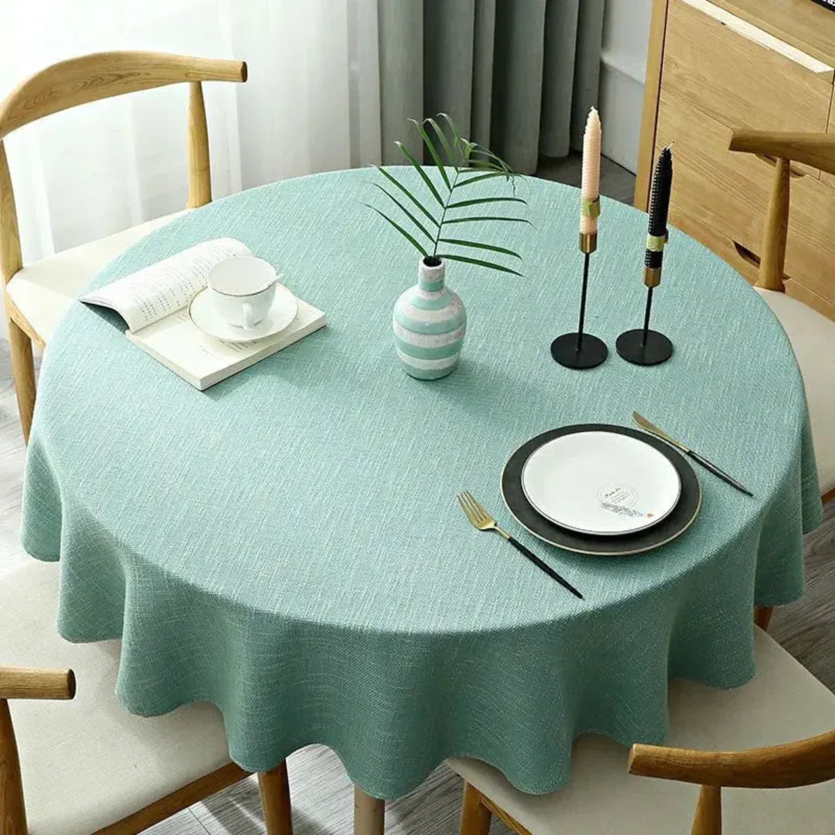 Linen Tablecloth with Woven Texture for a Stylish and Practical Table
