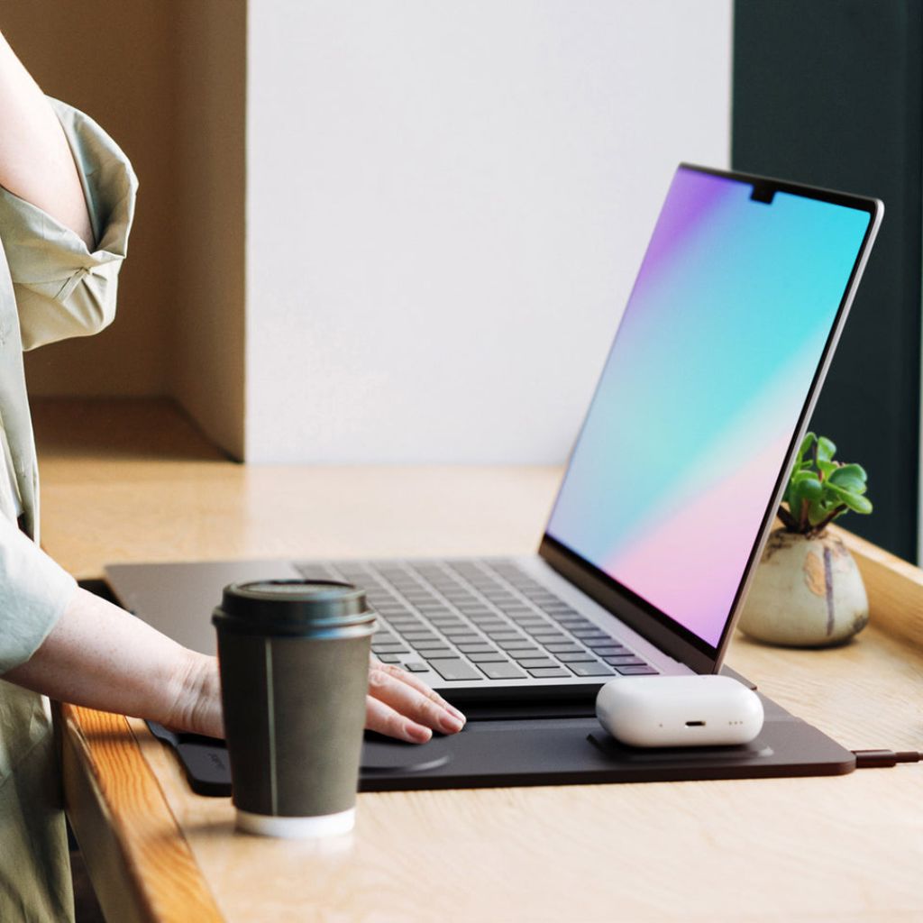 Powerdesk Sleeve for Slim Laptop Case with Wireless Charging Function