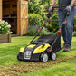 Scarificateur émousseur électrique 1800 W avec largeur 40 cm – vue en utilisation