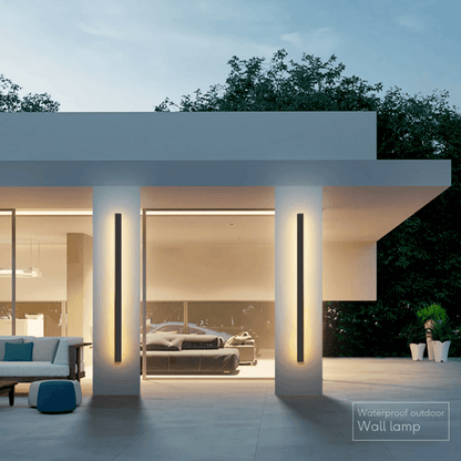 Light Sleek Vertical LED Wall for Weatherproof Outdoor Elegance