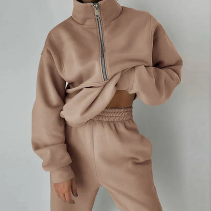 Relaxfit Women's Tracksuit with Half Zip for Comfortable and Trendy